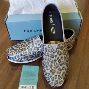 Toms classic silver glitter cheetah print, women's sz 8